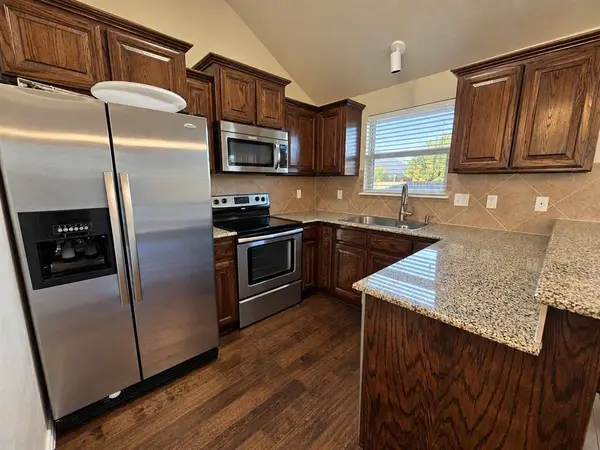 811 Dogwood CT, Moore, OK 73160