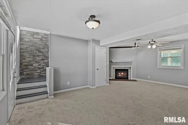425 Pakey RD, Springfield, IL 62712