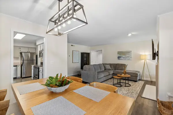 213 Hillsboro Pl, Nashville, TN 37215