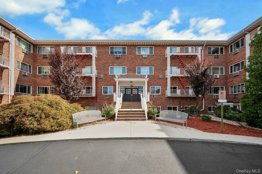 838 Pelhamdale RD #1C, New Rochelle, NY 10801