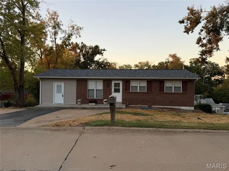 1003 Sunridge TRL, Pevely, MO 63070