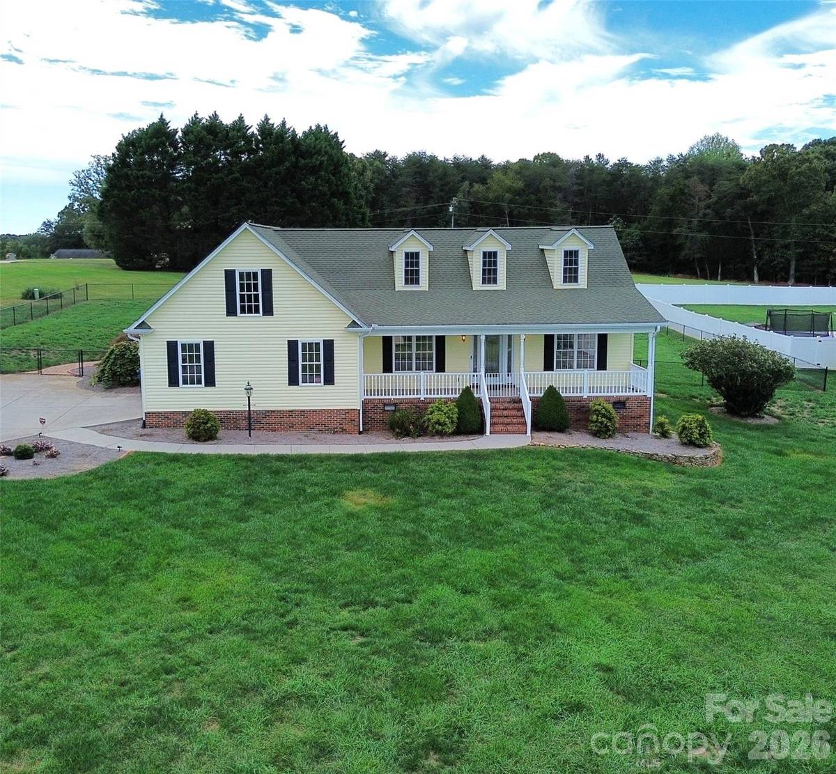 2221 Carriage LN, Lincolnton, NC 28092