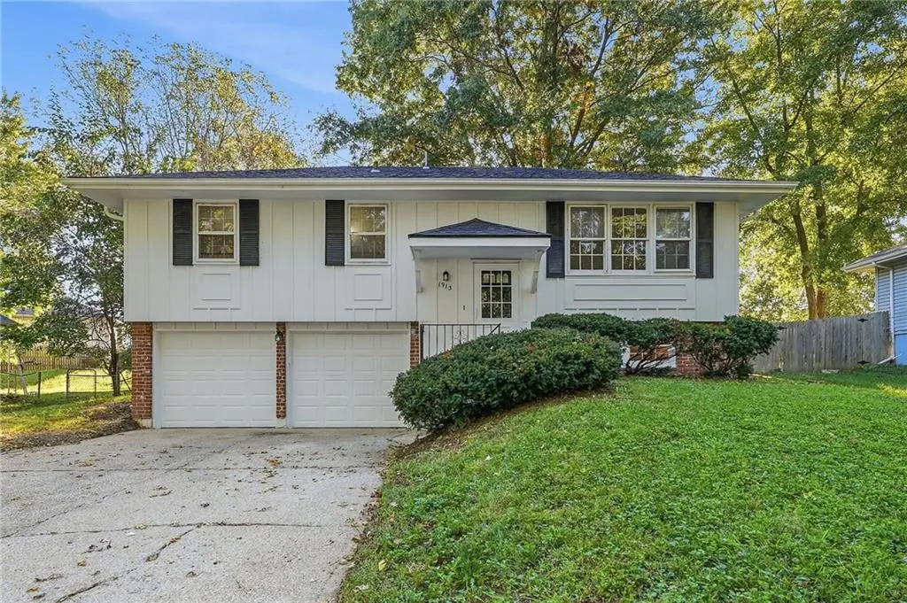 1913 N Plymouth RD, Independence, MO 64058