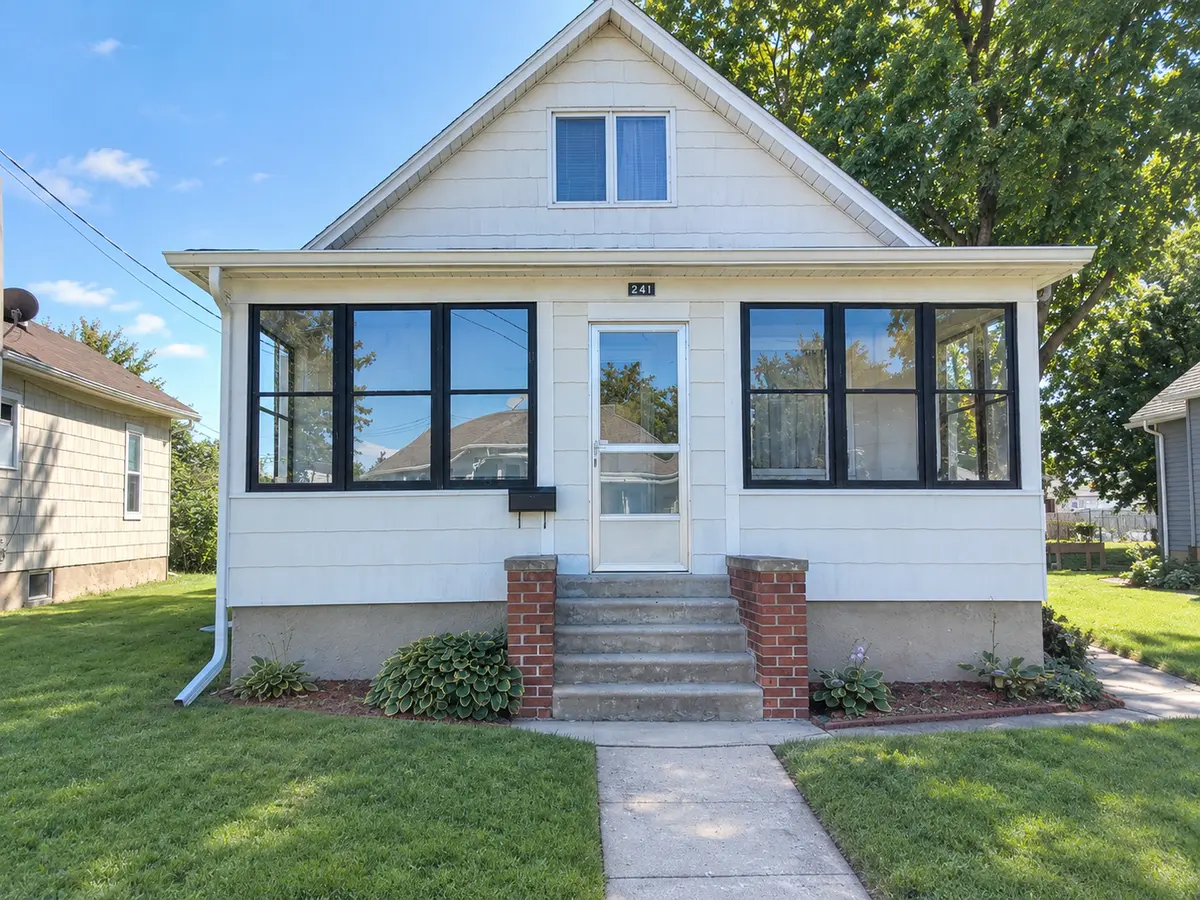 241 E 1st ST, Oglesby, IL 61348