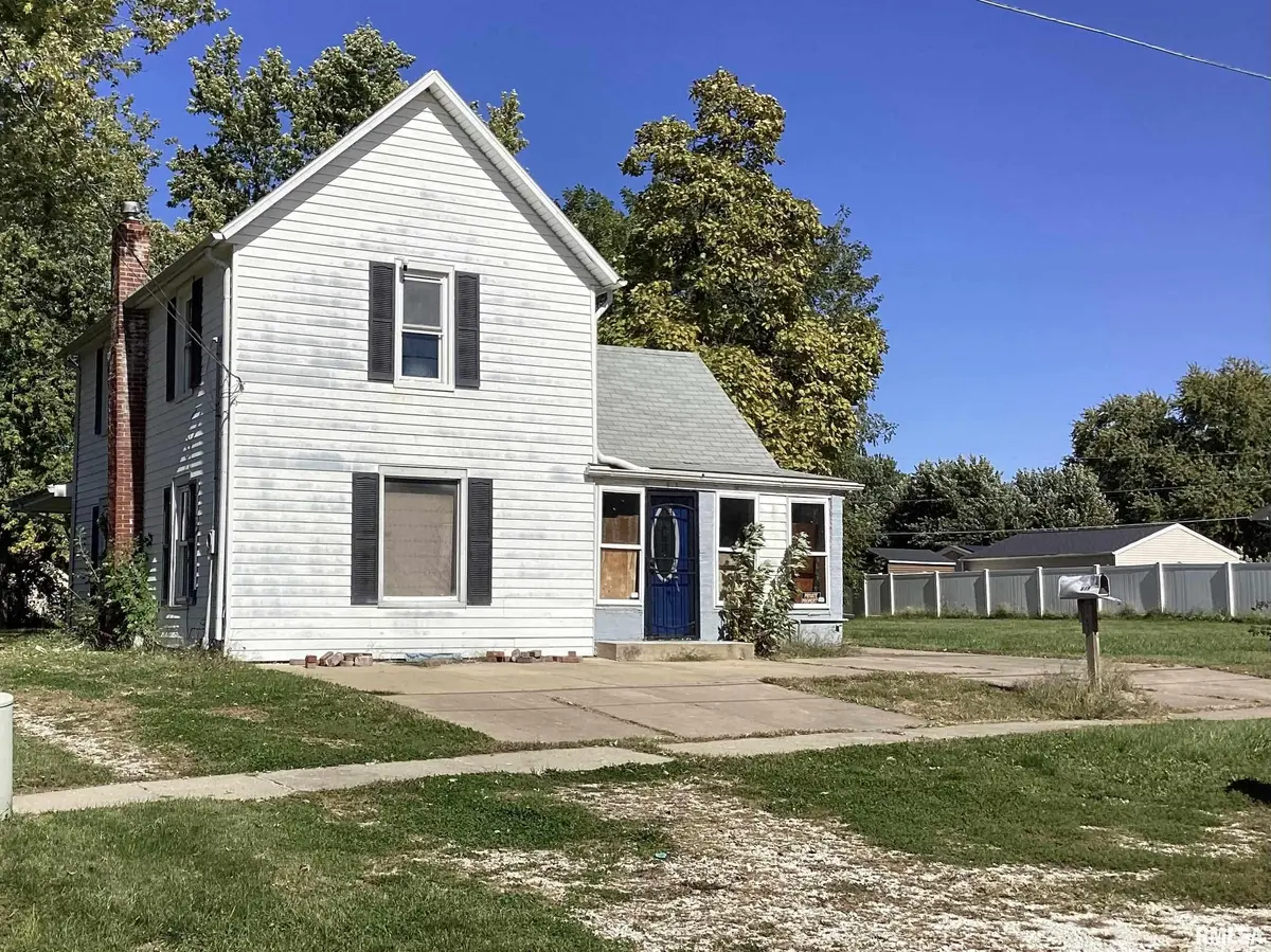 635 W FORT ST, Farmington, IL 61531