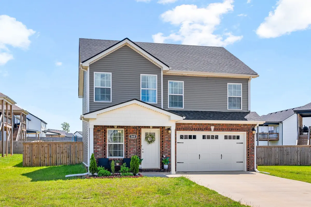 360 Dugger Dr, Clarksville, TN 37042