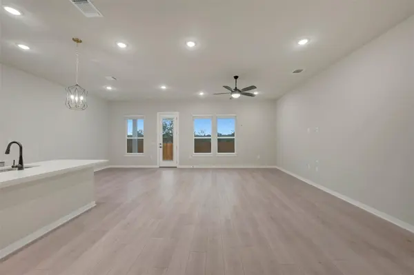 275 Callahan LOOP, Buda, TX 78610