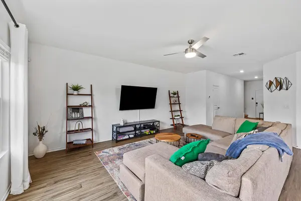 2204 Nightview DR, Pflugerville, TX 78660