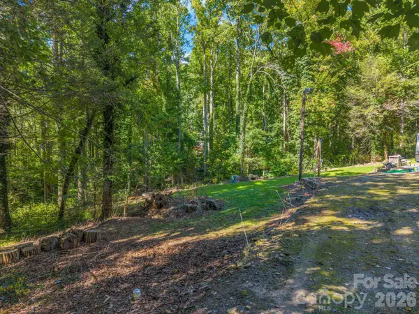242 Summer Haven RD, Swannanoa, NC 28778
