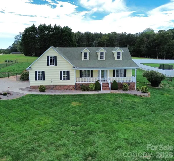 2221 Carriage LN, Lincolnton, NC 28092