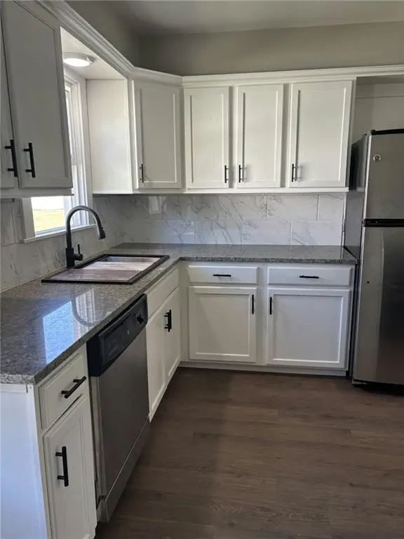 102 Center ST, Windsor, MO 65360