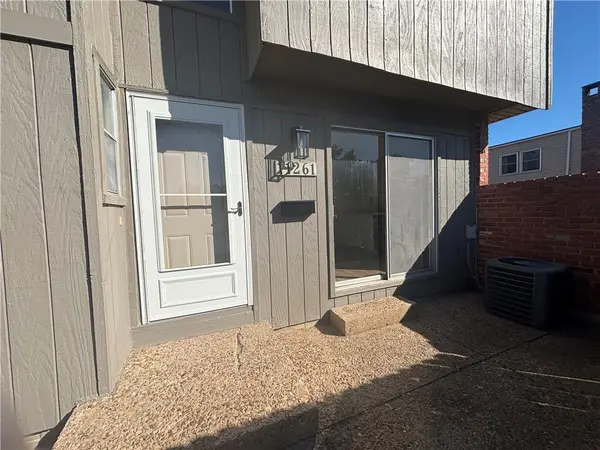 11261 Calico DR, Kansas City, MO 64137