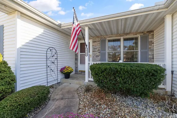 54180 Stonebridge DR, Elkhart, IN 46514