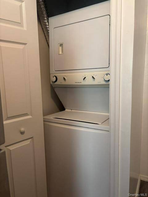 40 Oakwood RD #1S, Huntington, NY 11743