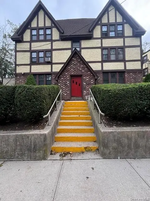 40 Oakwood RD #1S, Huntington, NY 11743