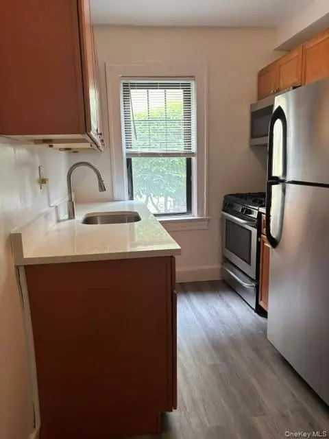 40 Oakwood RD #1S, Huntington, NY 11743