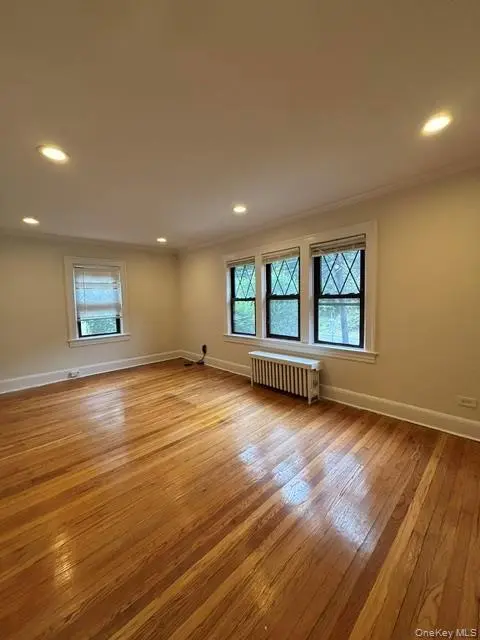 40 Oakwood RD #1S, Huntington, NY 11743