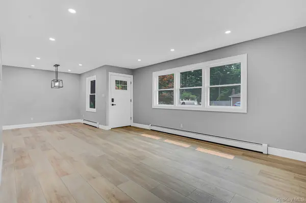 11 mayfield DR, Mastic Beach, NY 11951