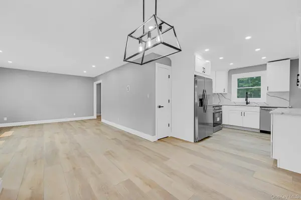 11 mayfield DR, Mastic Beach, NY 11951
