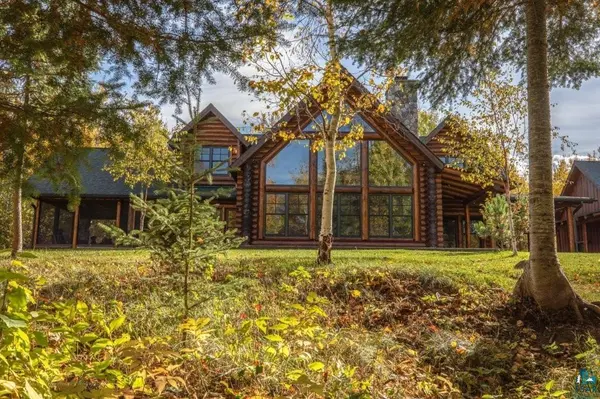 48 Wolf Point Tr, Grand Marais, MN 55604