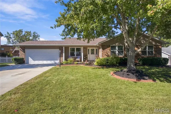 733 Cedar Glen DR, Weldon Spring, MO 63304