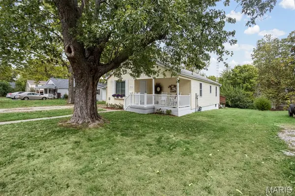 905 Sarah ST, Jerseyville, IL 62052