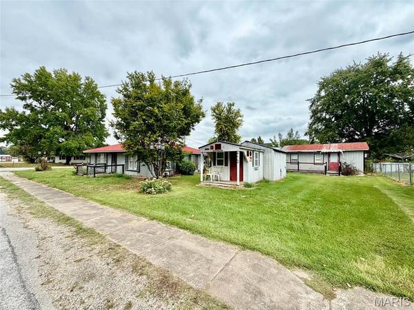 423 Water ST S, Hamburg, IL 62045