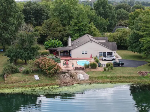 22 Towne Hall Estates LN, Belleville, IL 62223