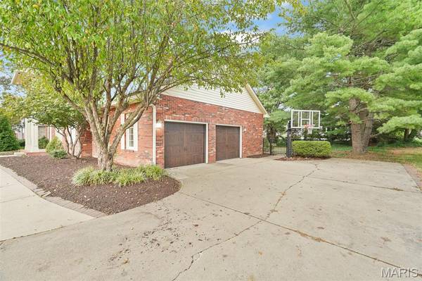6 Meadow Rue DR, Edwardsville, IL 62025