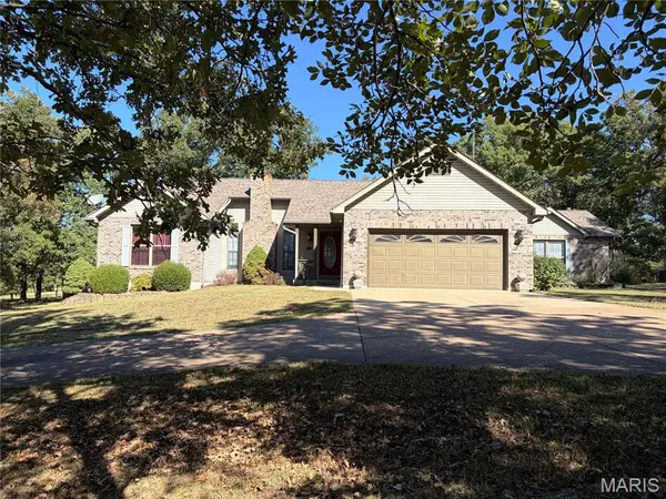 3031 Oak Haven LN, Bourbon, MO 65441