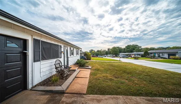 247 Martigney DR, St Louis, MO 63129