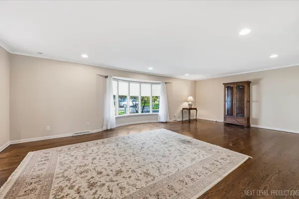 524 Waubonsee TRL, Batavia, IL 60510