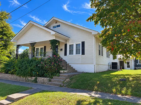 117 W Logan ST, Harrisburg, IL 62946