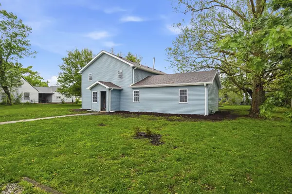 305 Parkway CT, Gridley, IL 61744