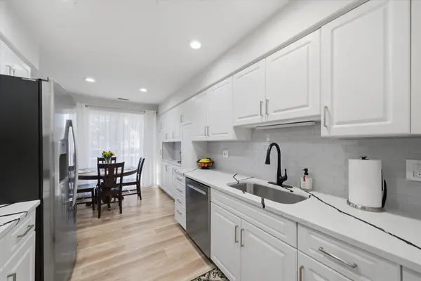 350 E Dundee RD #110, Buffalo Grove, IL 60089