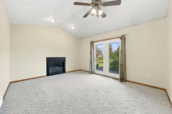 1014 Sommerset DR, West Fargo, ND 58078