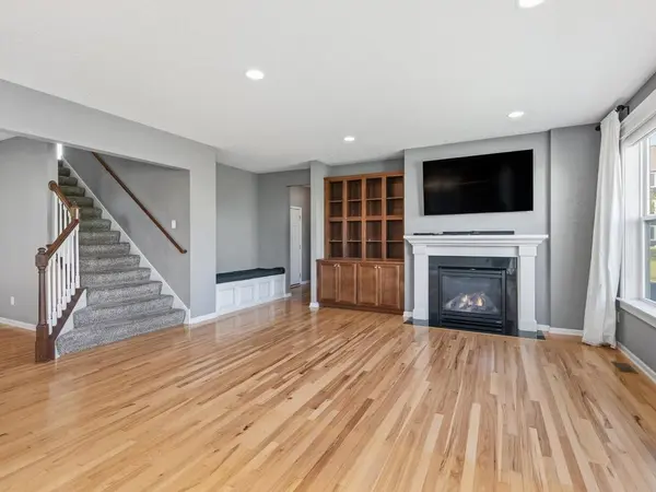 3064 Francesca DR, Chaska, MN 55318
