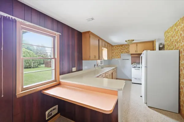 1677 Rose PL, Roseville, MN 55113