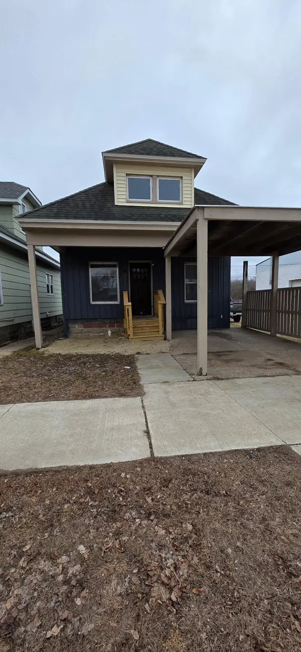 209 Main St, Adams, MN 55909