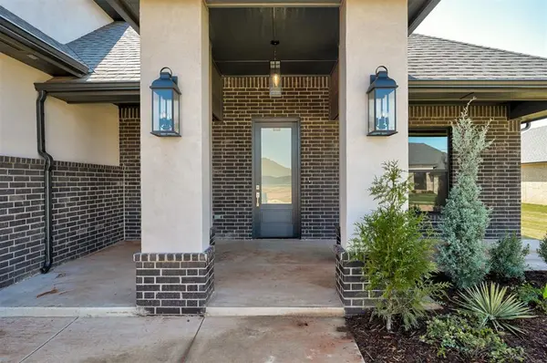 2226 W Cole DR, Mustang, OK 73064