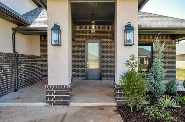 2226 W Cole DR, Mustang, OK 73064