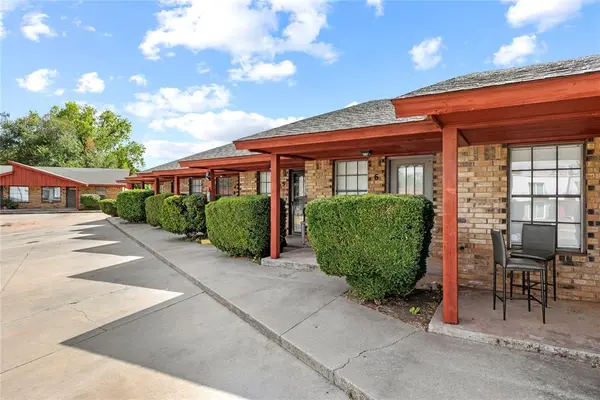 404 S 23rd ST, Clinton, OK 73601