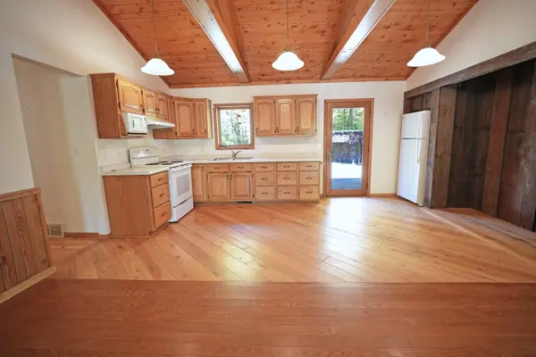 N8968 FOUR LAKES RD, Wausaukee, WI 54177-8573