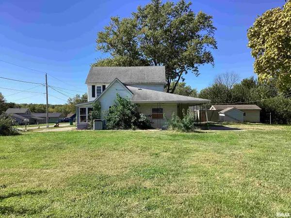 635 W FORT ST, Farmington, IL 61531