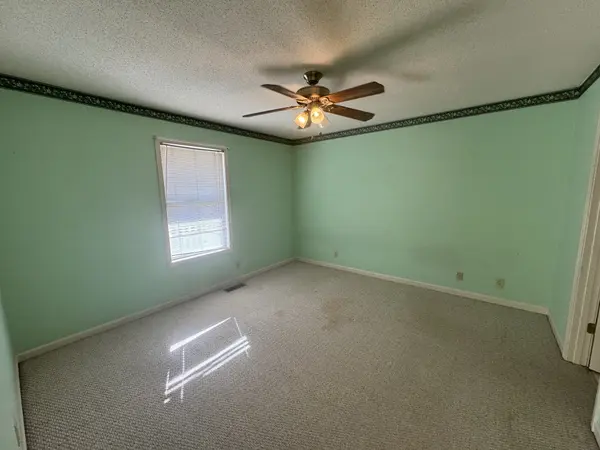 2834 Nat Hoosier Ln, Clarksville, TN 37040