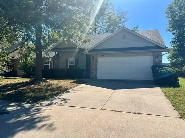 3726 W Kay Pointe BLVD, Springfield, MO 65802