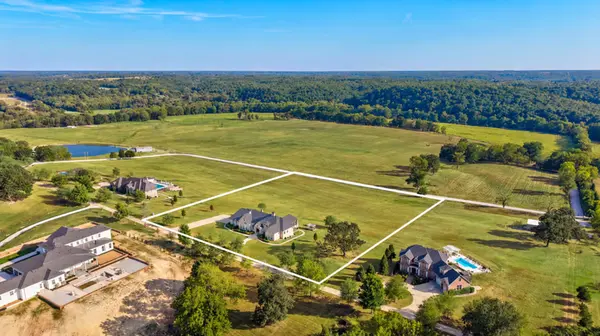 9386 E Maple Ridge LN, Strafford, MO 65757