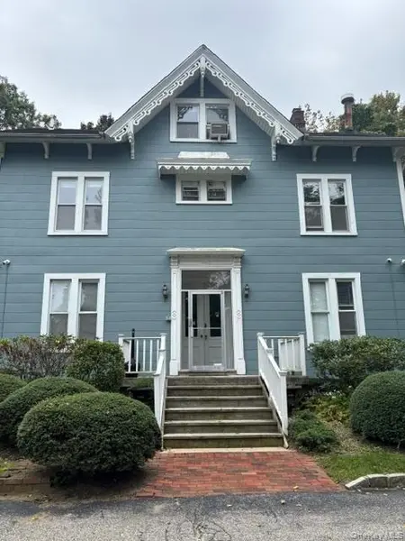 25 Knollwood AVE #Apt 5, Huntington, NY 11743