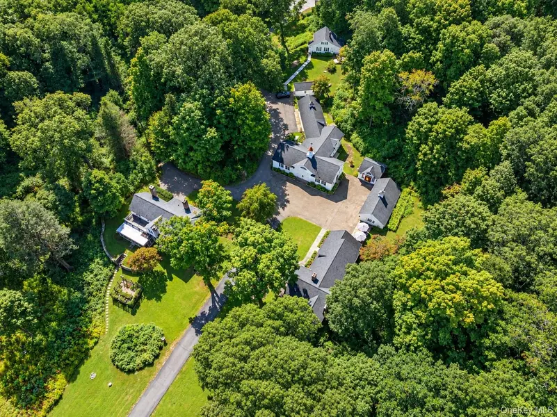 9 Cole DR, Armonk, NY 10504