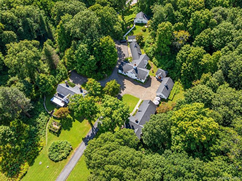 9 Cole DR, Armonk, NY 10504